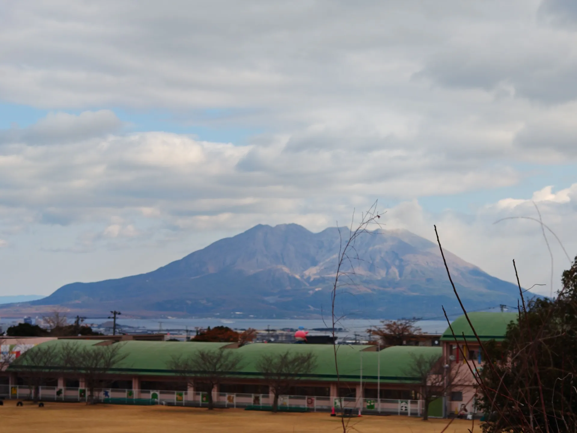 鹿児島市:外壁塗装の「下塗り作業と丁寧な養生のご紹介