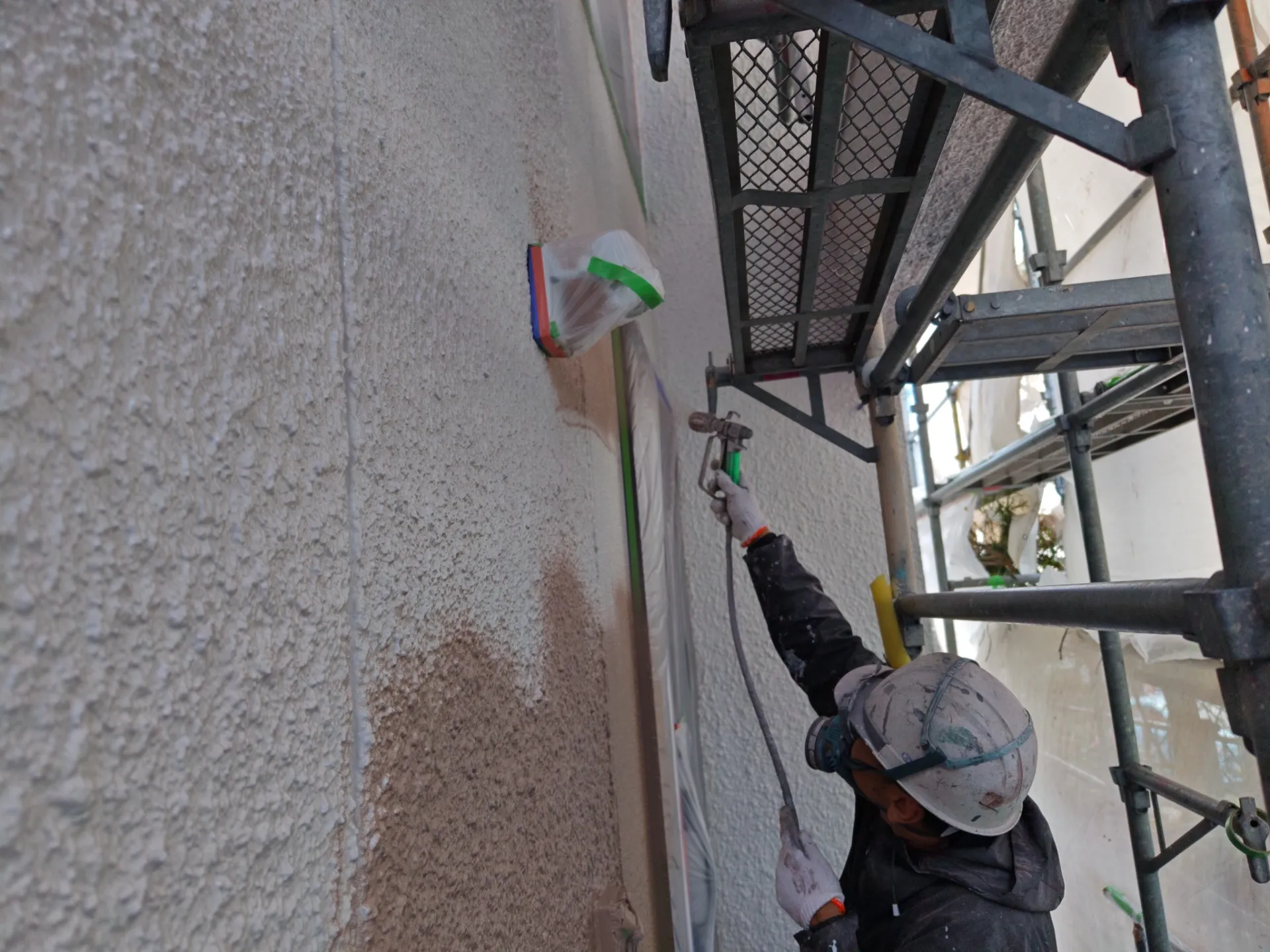 鹿児島市:【現場レポート】屋根塗装、壁塗装完成間近