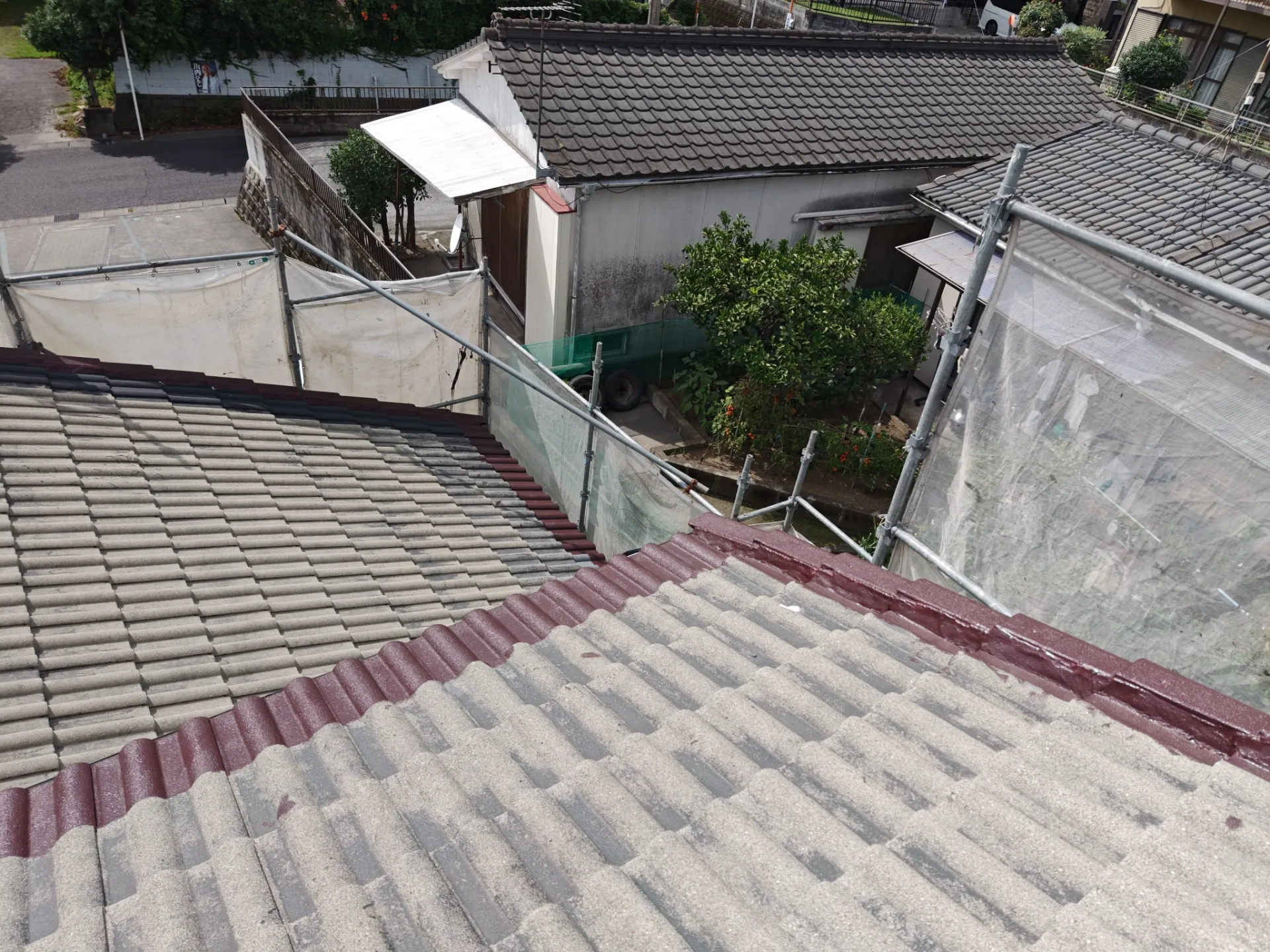 鹿児島市：【現場レポート】瓦塗装、中塗り